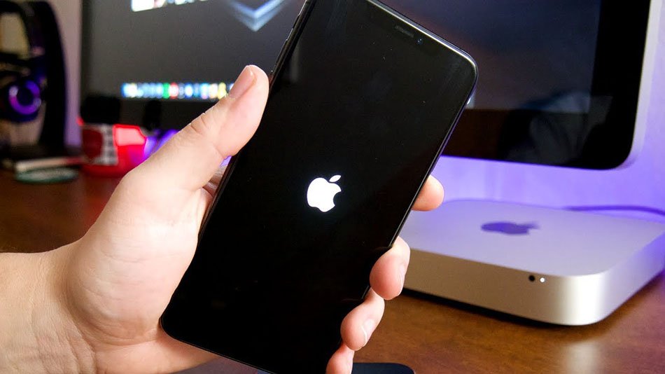 iPhone stuck on Apple logo